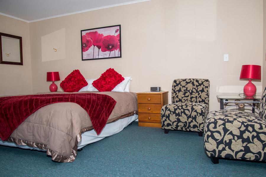 Te Waka Lodge Te Anau Exterior photo
