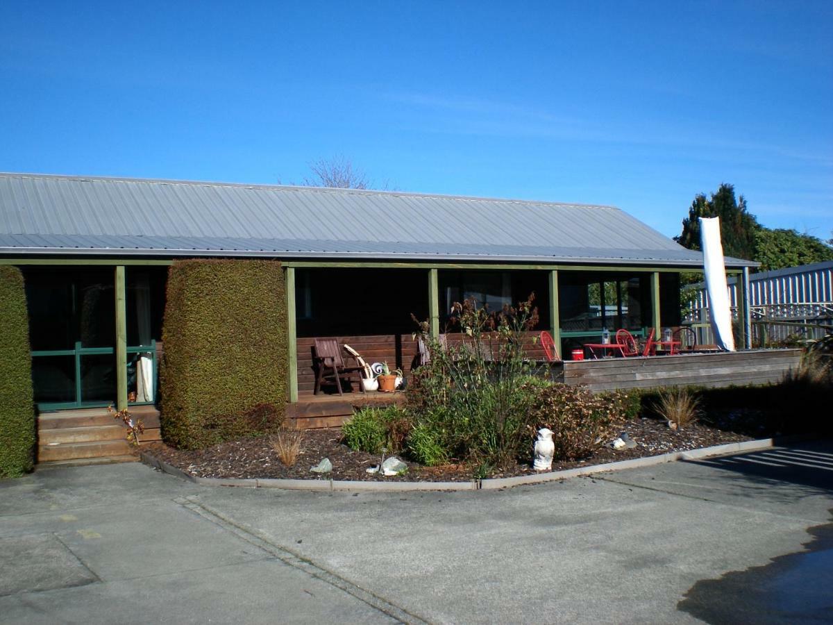 Te Waka Lodge Te Anau Exterior photo