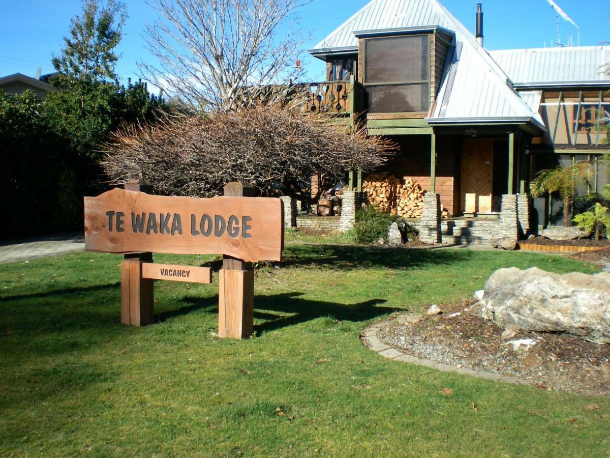 Te Waka Lodge Te Anau Exterior photo